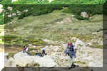 Walking_to_Laguna_Schmoll.jpg (141296 bytes)